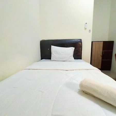 Homestay Danesti Syariah Near Bandara Sultan Hasanuddin Makassar Extérieur photo